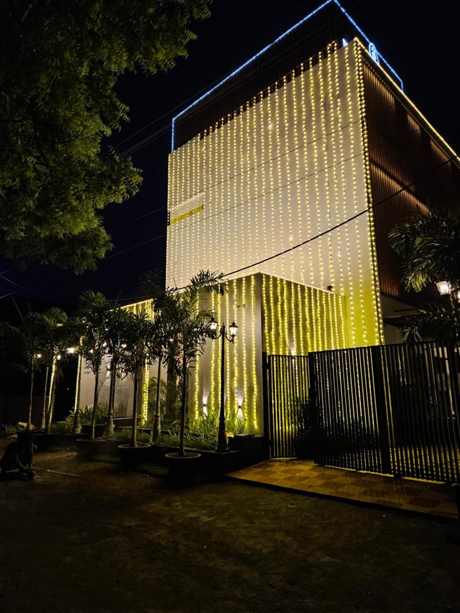 Hotel Pl Grand Kāraikkudi Exterior foto