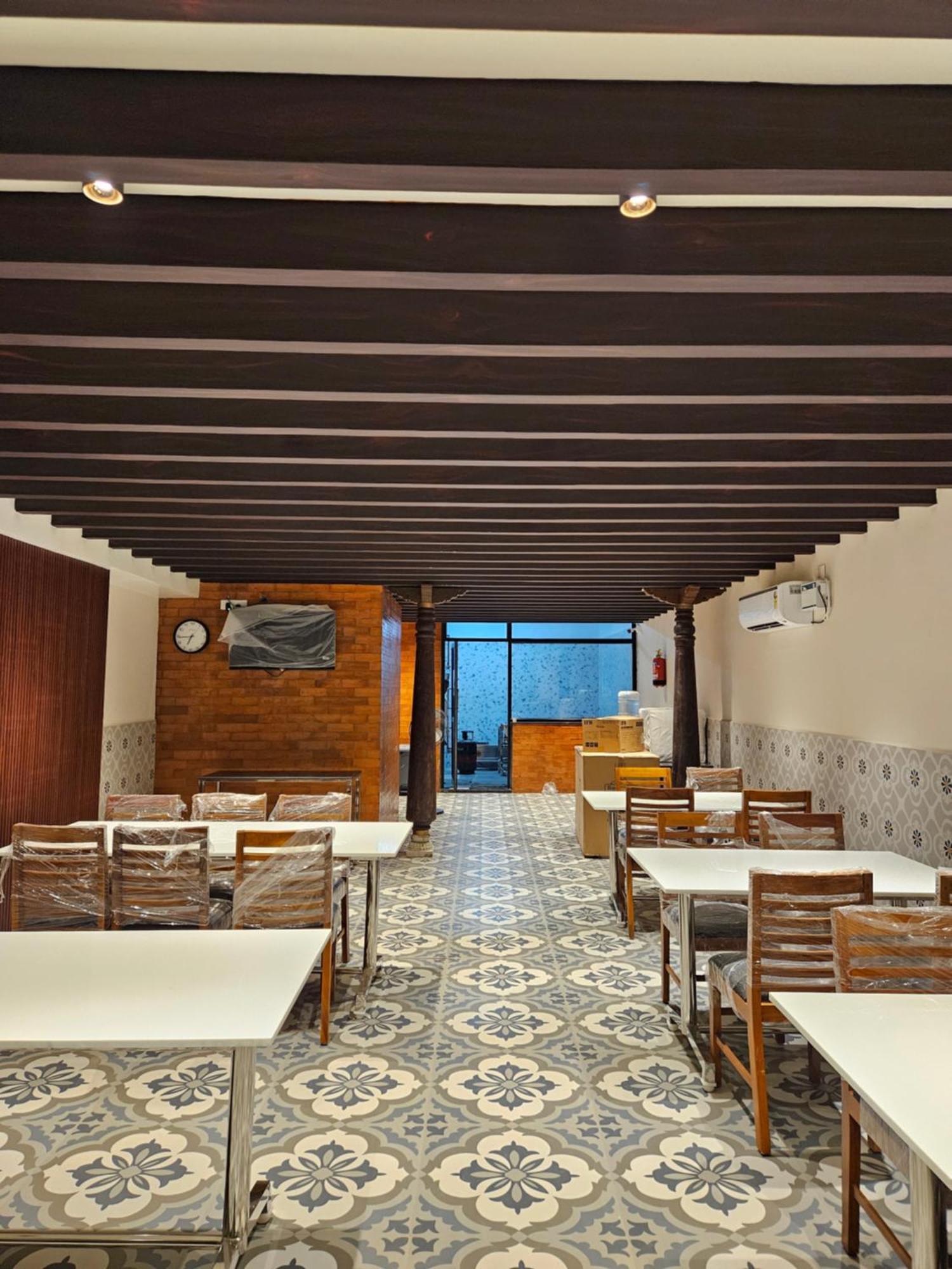 Hotel Pl Grand Kāraikkudi Exterior foto